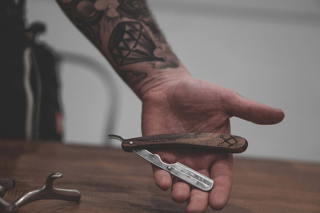 5 Tips for Sharpening a Straight Razor I Charlemagne Blades & Tales