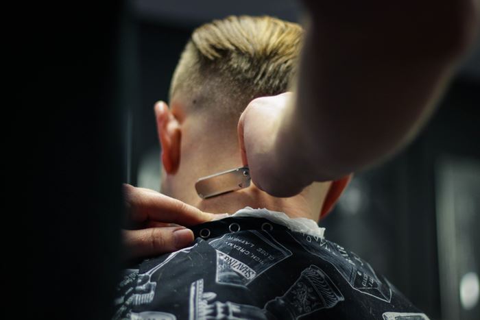 5 Advantages of a Straight Razor with Replaceable Blades | Charlemagne Blades & Tales